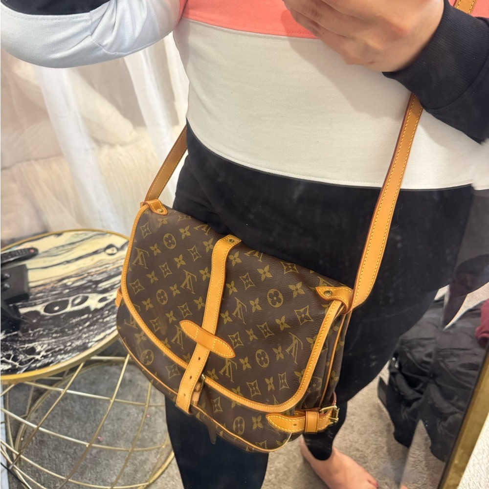 ❤️SOLD❤️


Authentic Louis Vuitton SAUMUR 30 shoulder/Crossbody Bag